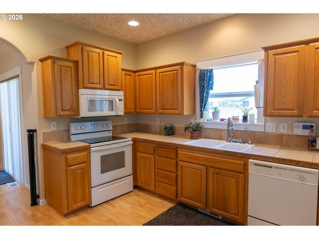 4775 MEHAMA Loop, Salem, OR 97305