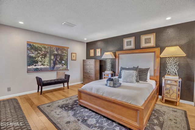 40 N HUMMINGBIRD Lane, Sedona, AZ 86336