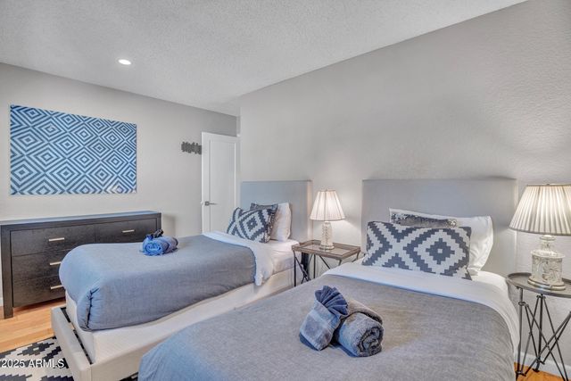 40 N HUMMINGBIRD Lane, Sedona, AZ 86336