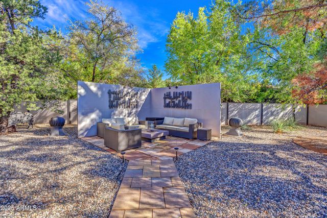 40 N HUMMINGBIRD Lane, Sedona, AZ 86336