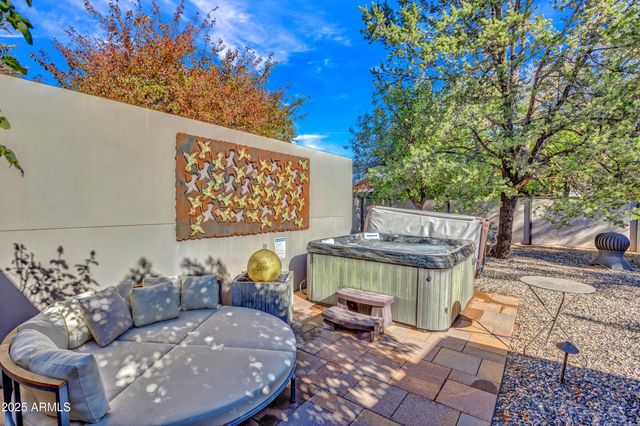 40 N HUMMINGBIRD Lane, Sedona, AZ 86336