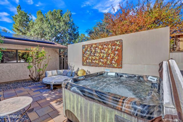 40 N HUMMINGBIRD Lane, Sedona, AZ 86336