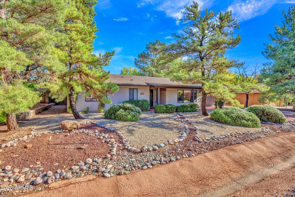 40 N HUMMINGBIRD Lane, Sedona, AZ 86336