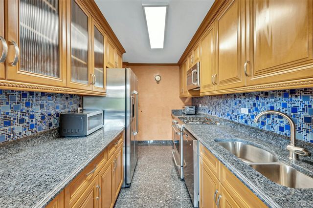 555 Kappock Street 9J, Bronx, NY 10463