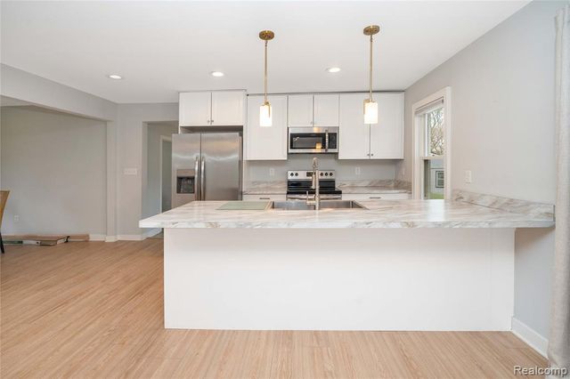 620 S Briarvale Drive, Auburn Hills, MI 48326