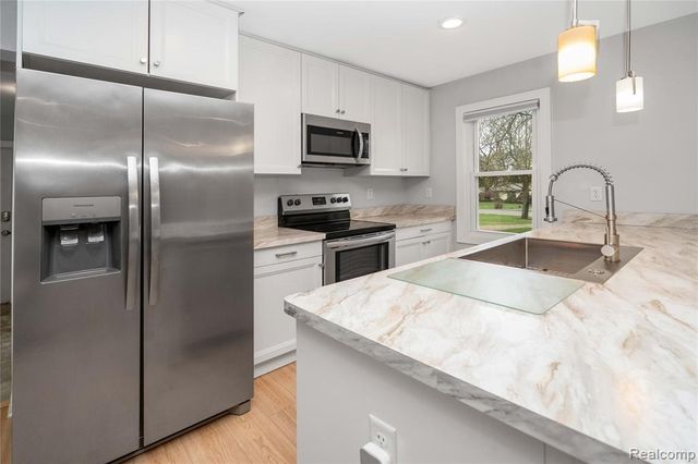 620 S Briarvale Drive, Auburn Hills, MI 48326