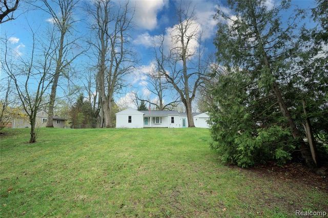 620 S Briarvale Drive, Auburn Hills, MI 48326