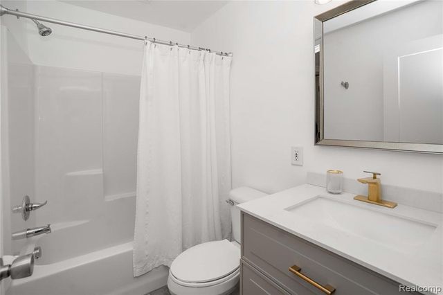 620 S Briarvale Drive, Auburn Hills, MI 48326