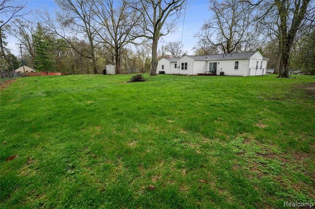620 S Briarvale Drive, Auburn Hills, MI 48326