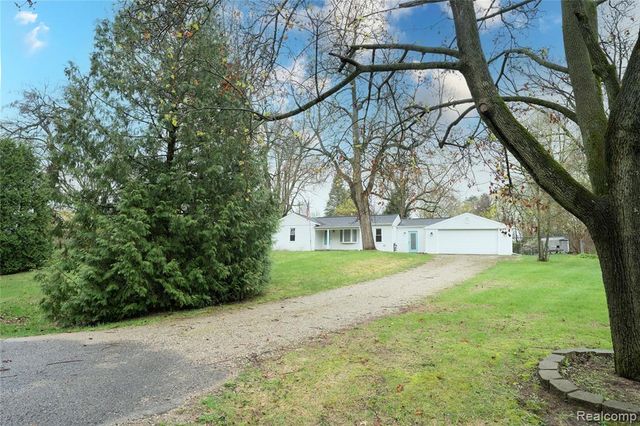 620 S Briarvale Drive, Auburn Hills, MI 48326