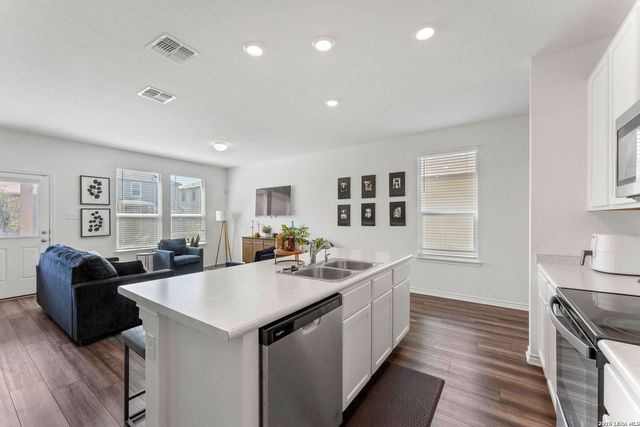4646 Nightstar, Von Ormy, TX 78073