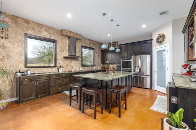 1202 Sierra Vista CV, Lockhart, TX 78644