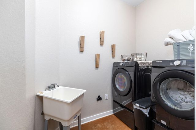 1202 Sierra Vista CV, Lockhart, TX 78644