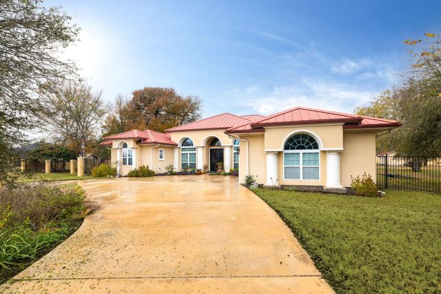1202 Sierra Vista CV, Lockhart, TX 78644