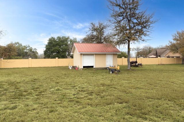 1202 Sierra Vista CV, Lockhart, TX 78644