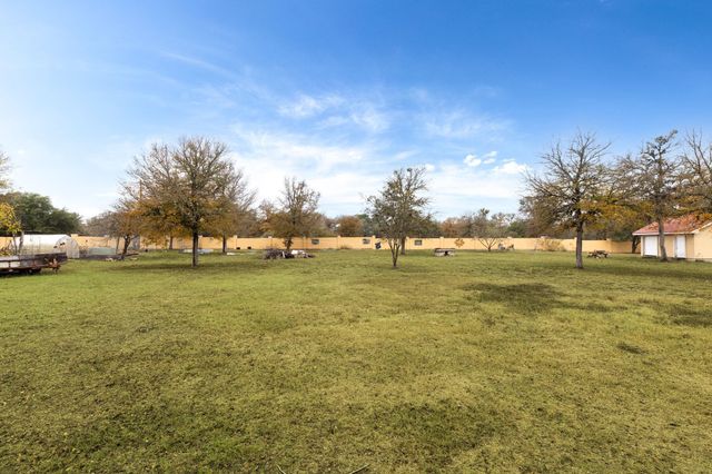 1202 Sierra Vista CV, Lockhart, TX 78644
