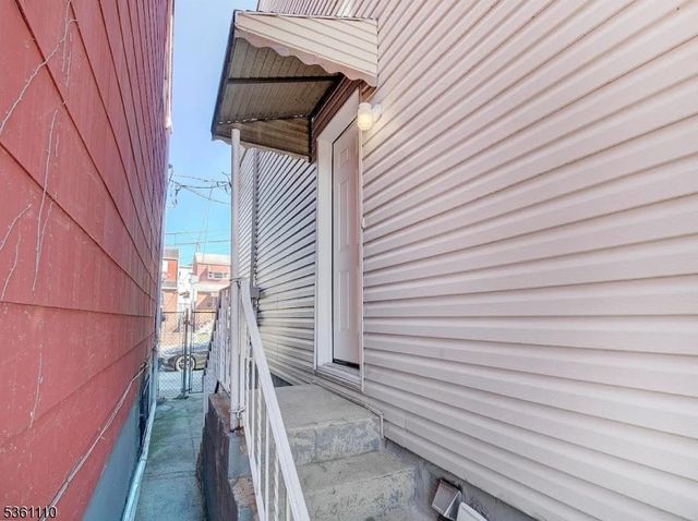 21 Freedom Pl, Jersey City, NJ 07305