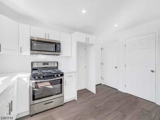 21 Freedom Pl, Jersey City, NJ 07305