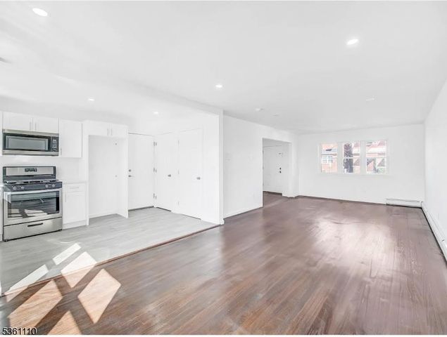 21 Freedom Pl, Jersey City, NJ 07305