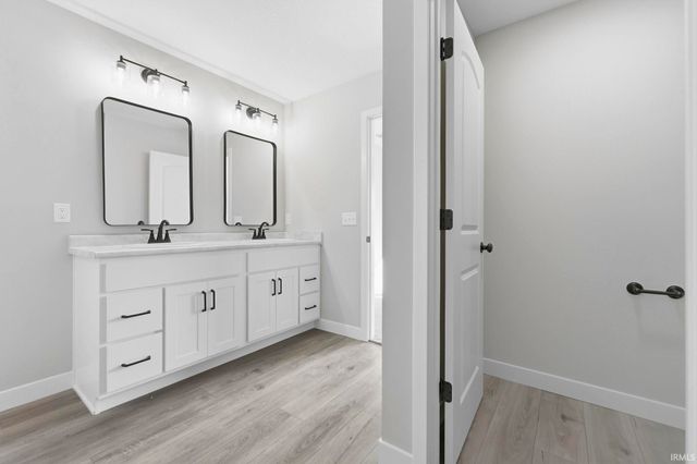 1575 Farm View Court, Huntertown, IN 46748