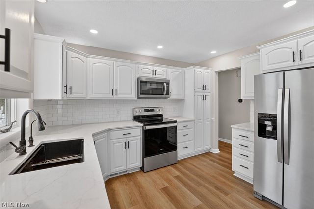 4586 Everhart Drive, Green, OH 44720