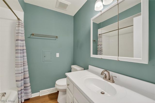 4586 Everhart Drive, Green, OH 44720