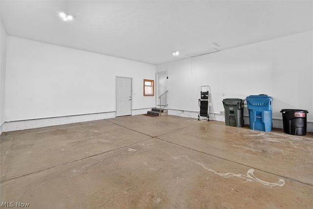 4586 Everhart Drive, Green, OH 44720