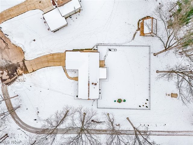 4586 Everhart Drive, Green, OH 44720