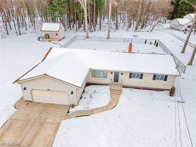 4586 Everhart Drive, Green, OH 44720