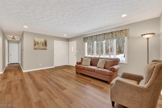 4586 Everhart Drive, Green, OH 44720