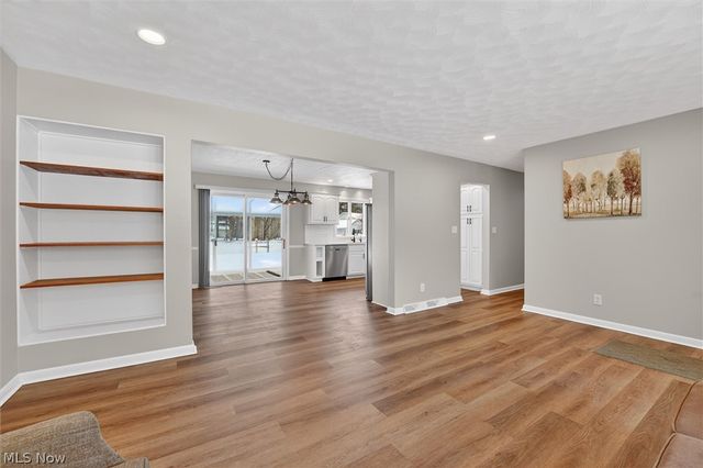 4586 Everhart Drive, Green, OH 44720