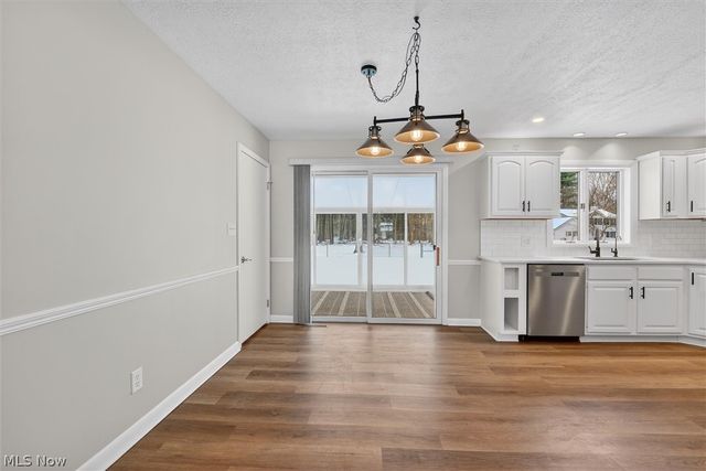 4586 Everhart Drive, Green, OH 44720