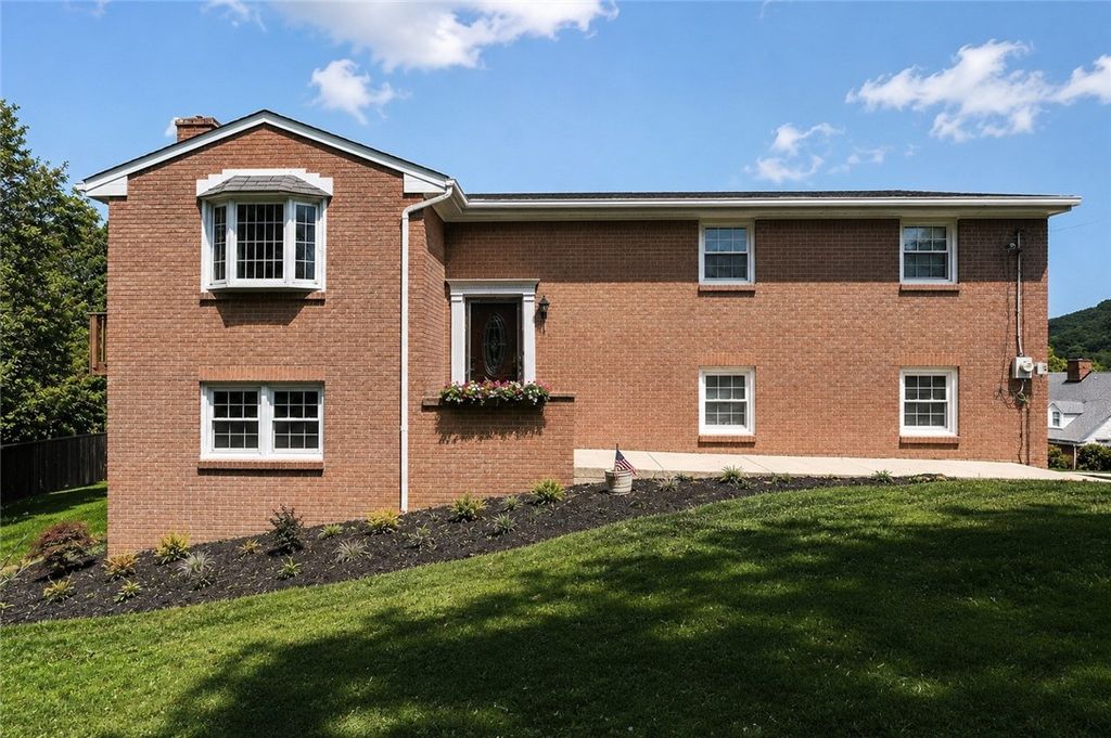 716 Sampson St, Monongahela, PA 15063