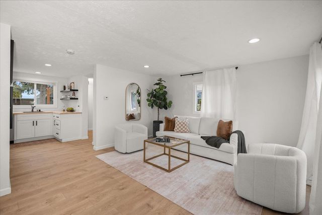 7327 E 6TH Ave, Spokane Valley, WA 99212