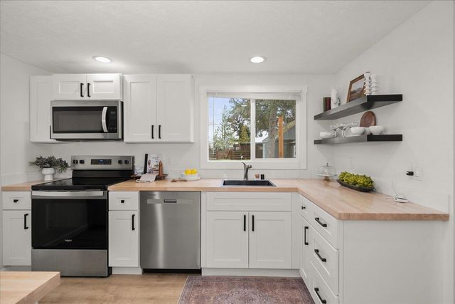 7327 E 6TH Ave, Spokane Valley, WA 99212