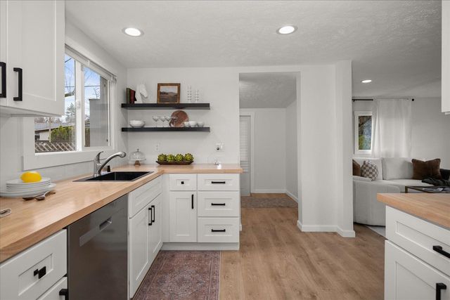 7327 E 6TH Ave, Spokane Valley, WA 99212