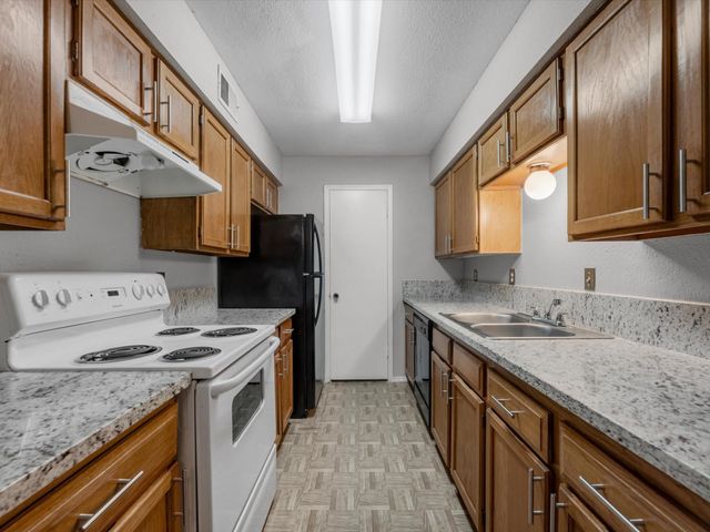 9700 Leawood Boulevard 706, Houston, TX 77099