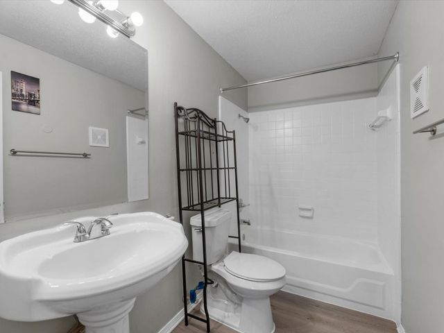 9700 Leawood Boulevard 706, Houston, TX 77099