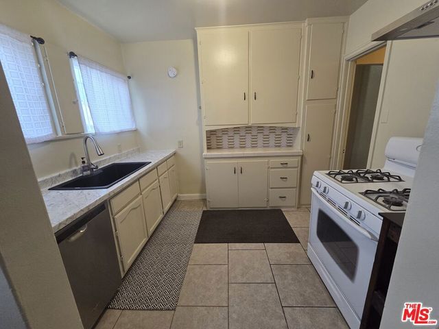 1330 Keniston Avenue, Los Angeles, CA 90019