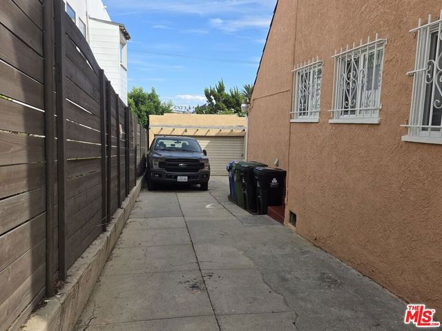1330 Keniston Avenue, Los Angeles, CA 90019