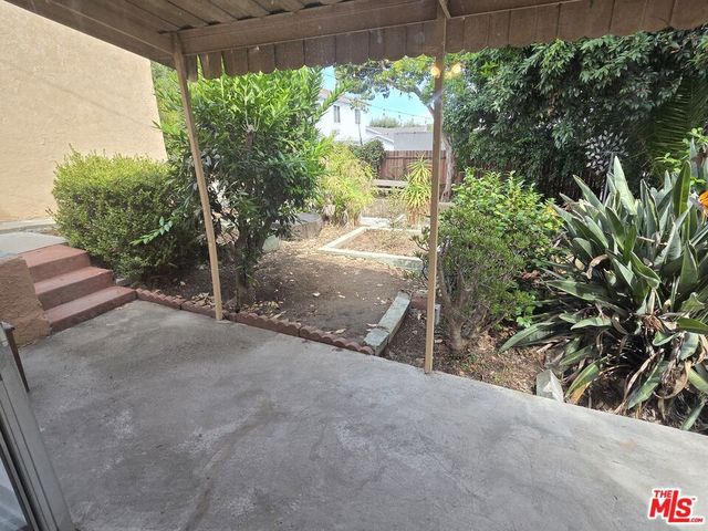 1330 Keniston Avenue, Los Angeles, CA 90019