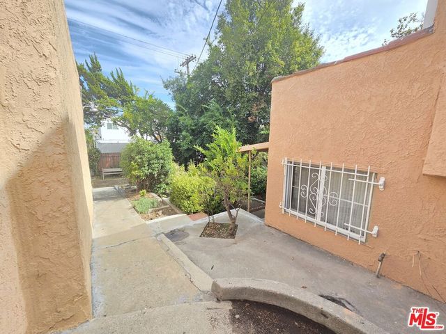 1330 Keniston Avenue, Los Angeles, CA 90019