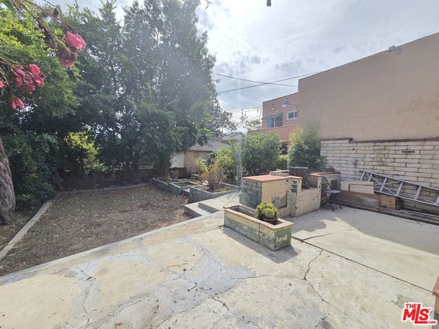 1330 Keniston Avenue, Los Angeles, CA 90019