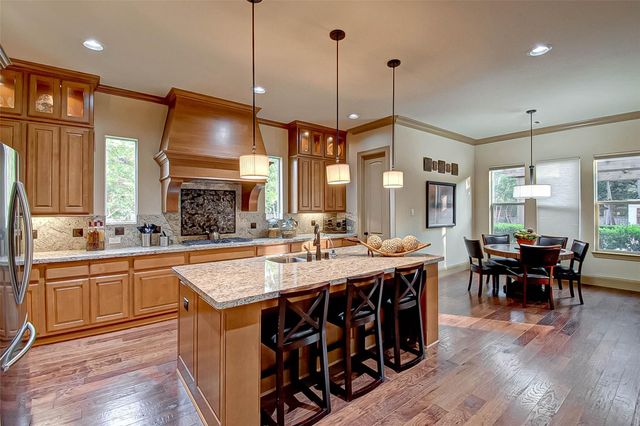 7 Shearling Court, Spring, TX 77389