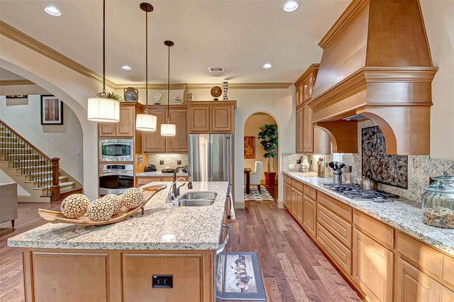 7 Shearling Court, Spring, TX 77389