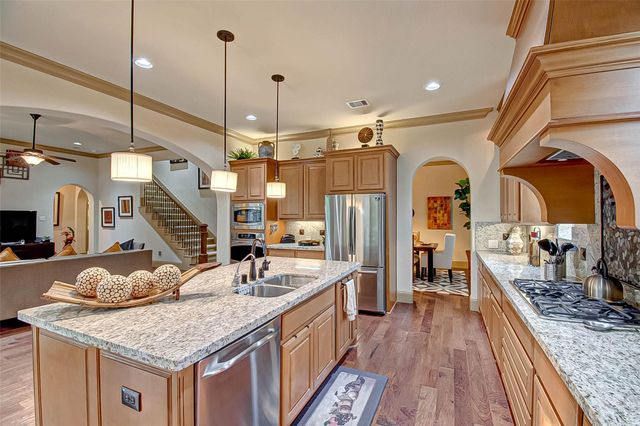 7 Shearling Court, Spring, TX 77389