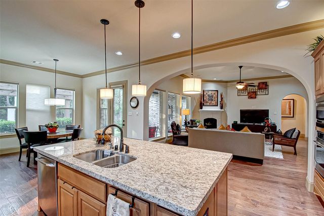 7 Shearling Court, Spring, TX 77389