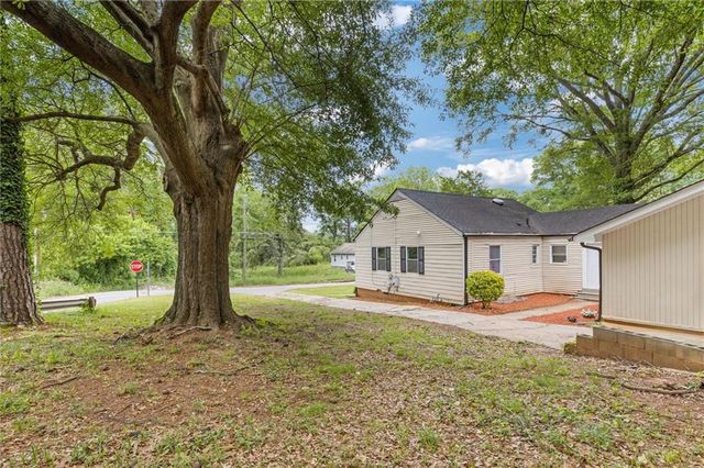 992 Estes SW Drive, Atlanta, GA 30310