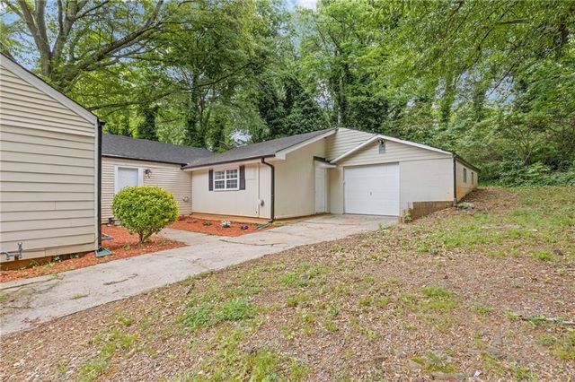 992 Estes SW Drive, Atlanta, GA 30310