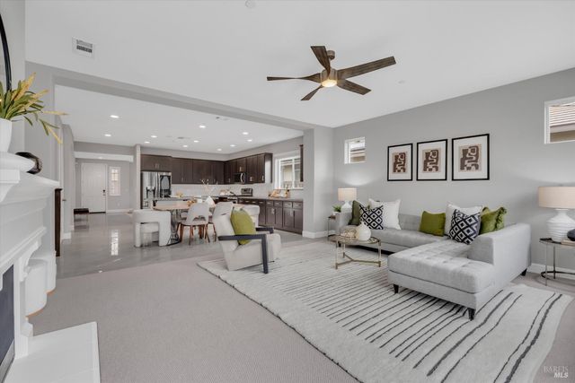 580 Kingbird Cir, Vacaville, CA 95688